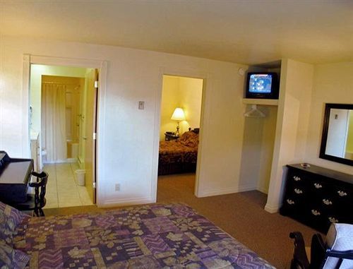 Continental Inn Cheboygan Eksteriør billede