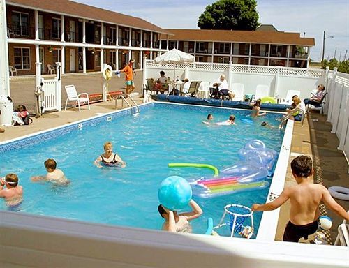Continental Inn Cheboygan Eksteriør billede