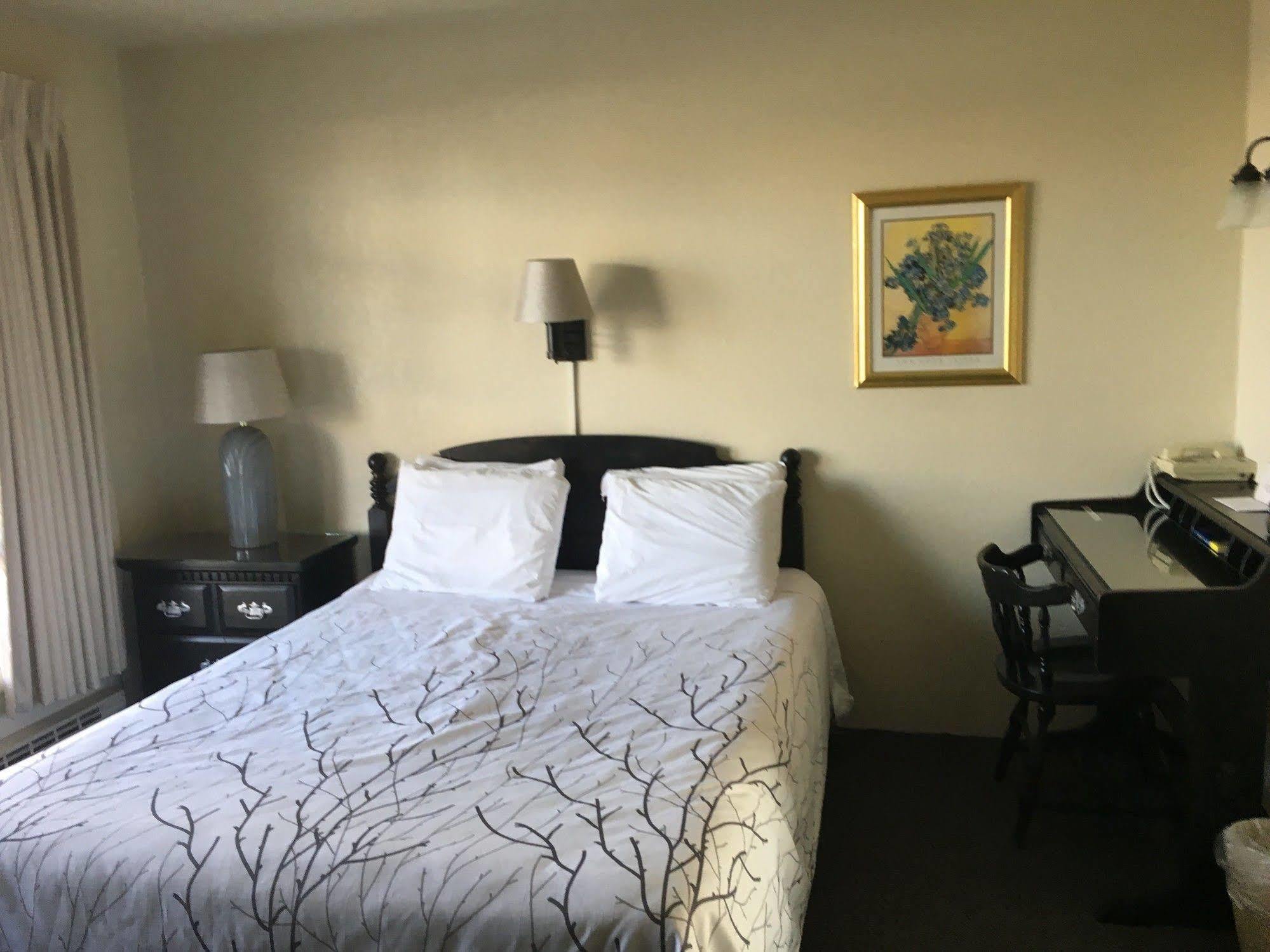 Continental Inn Cheboygan Eksteriør billede